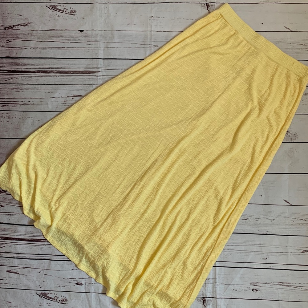 Women’s skirt, new Yellow LONG size Medium CATO